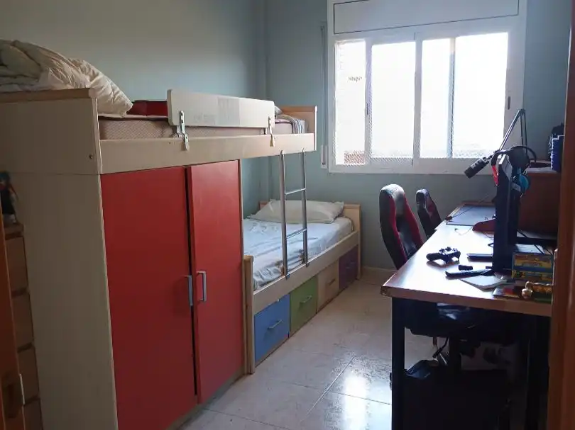 Dormitori de Pis en venda en Terrassa amb Terrassa i Balcó