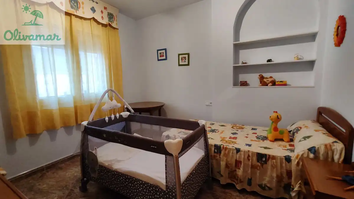 Dormitori de Casa o xalet en venda en Oliva amb Moblat