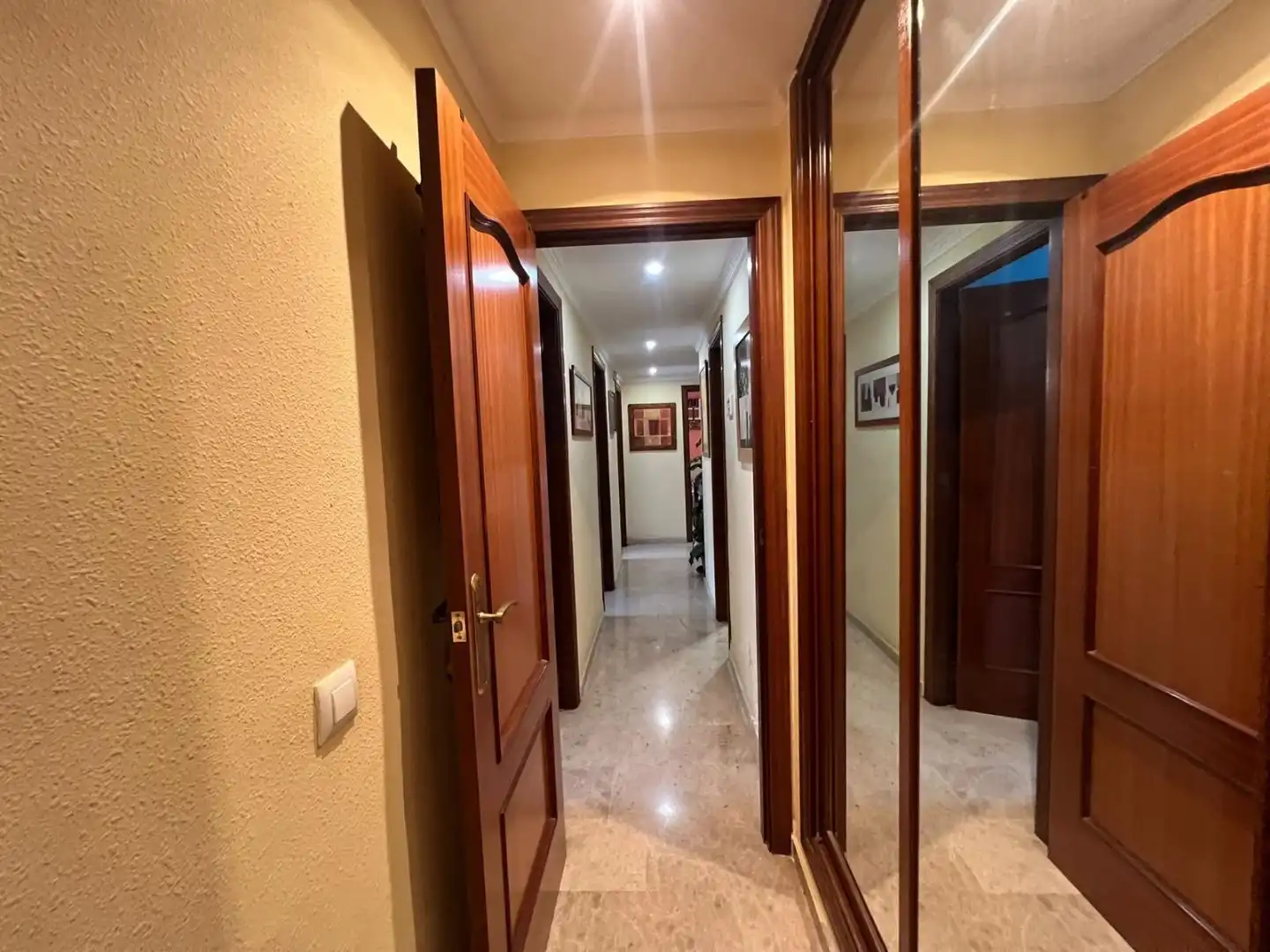 Wohnung zum Verkauf in Marbella mit Klimaanlage, Terrasse und Balkon