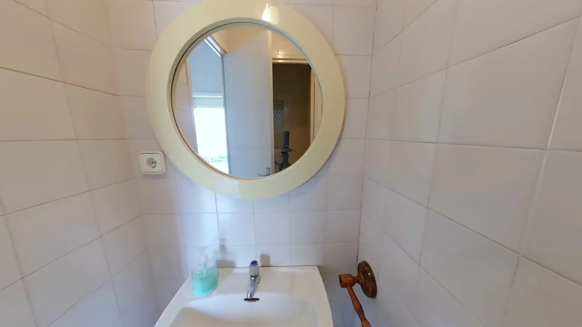 Badezimmer von Einfamilien-Reihenhaus zum Verkauf in Sabadell mit Klimaanlage, Heizung und Privatgarten