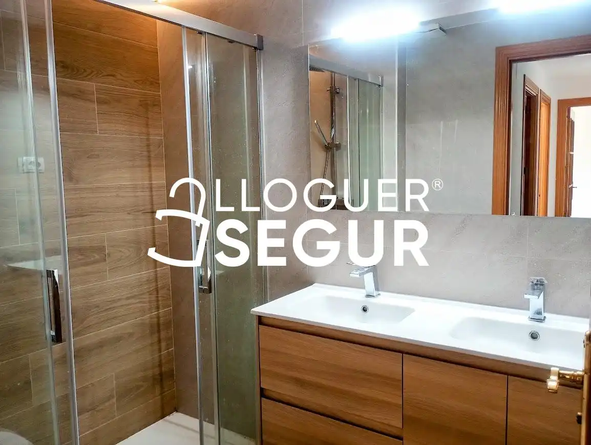 Baño de Piso de alquiler en Olesa de Montserrat con Aire acondicionado, Calefacción y Terraza