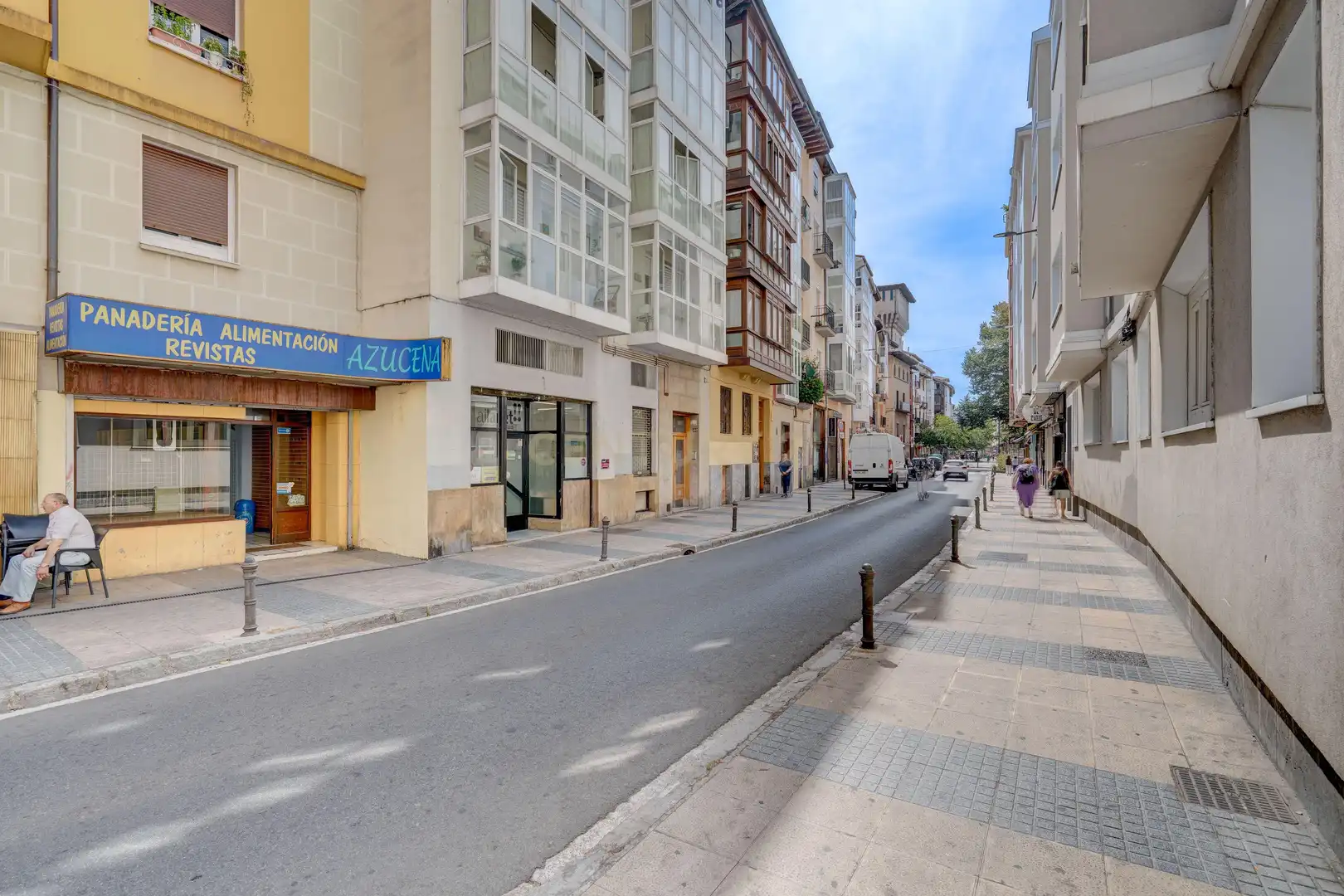 Local comercial en venta en Fuente de los Patos Plaza, Vitoria-Gasteiz, Spain 1, imagen 2