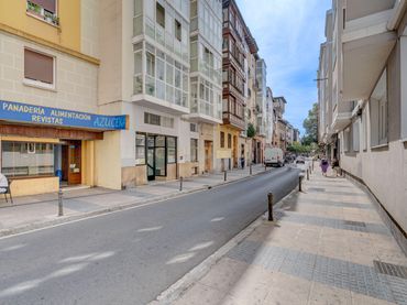 Business premises for sale in Fuente de los Patos Plaza, Vitoria-Gasteiz, Spain 1