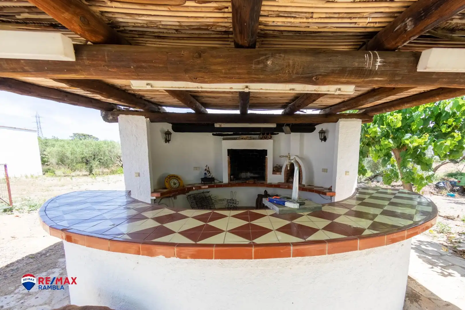 Terraza de Finca rústica en venta en Montbrió del Camp