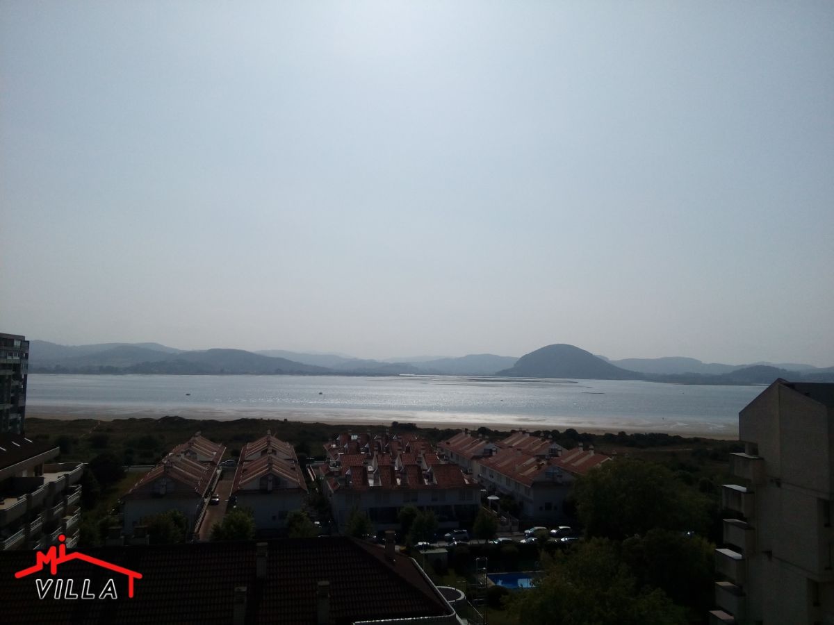 Vista exterior de Pis de lloguer en Laredo amb Calefacció