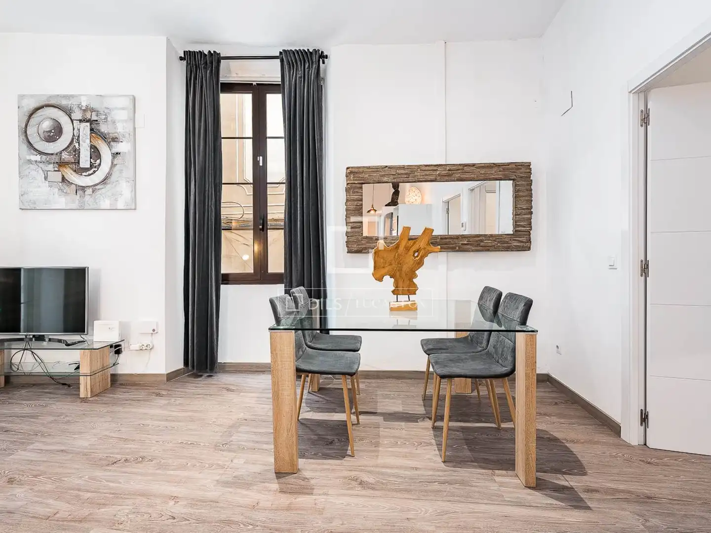 Comedor de Piso en venta en Barcelona con Aire acondicionado, Parquet y Amueblado
