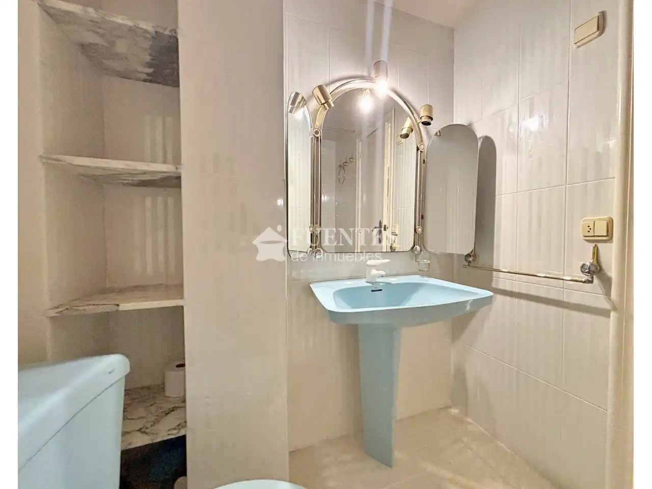 Baño de Piso en venta en Alicante / Alacant con Terraza y Amueblado