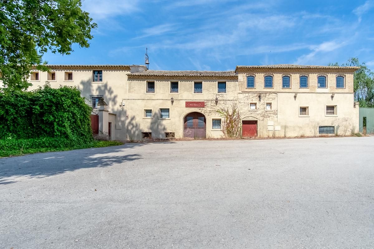Außenansicht von Fabrikhallen zum verkauf in Villanueva de Gállego mit Alarm
