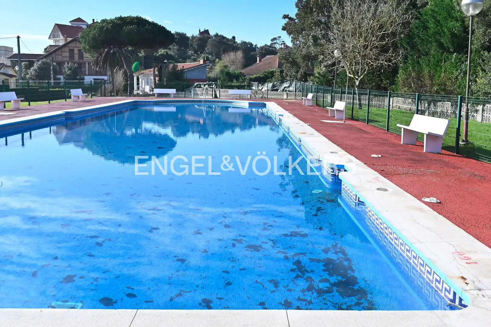 Piscina de Casa o xalet en venda en Bareyo amb Calefacció, Jardí privat i Terrassa