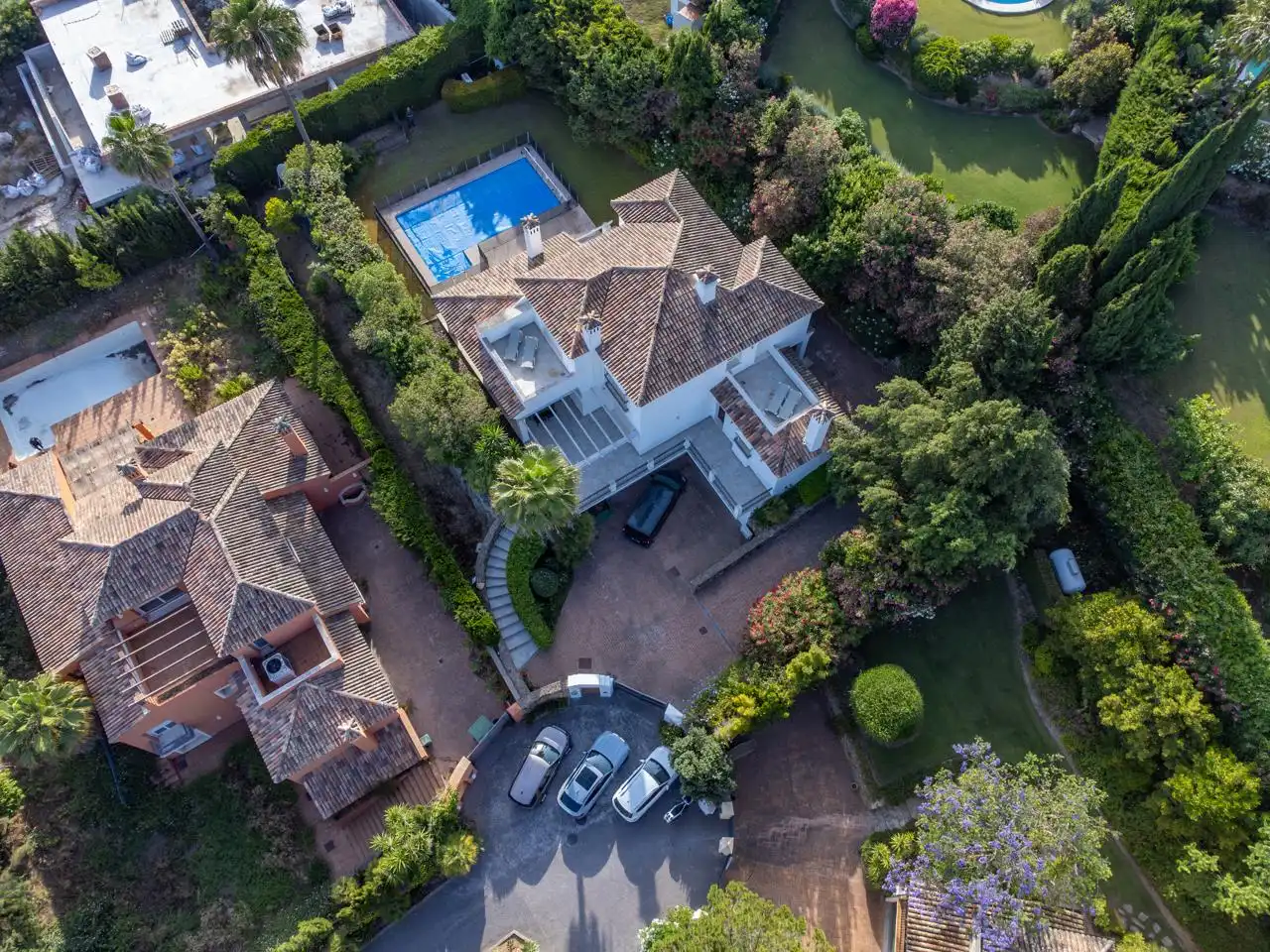 Vista exterior de Casa o xalet en venda en Sotogrande amb Aire condicionat, Jardí privat i Terrassa