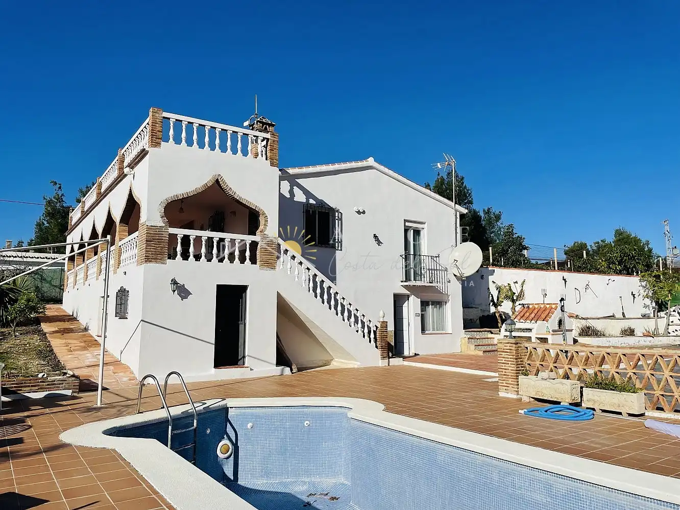 Vista exterior de Apartamento de alquiler en Nerja con Terraza y Piscina