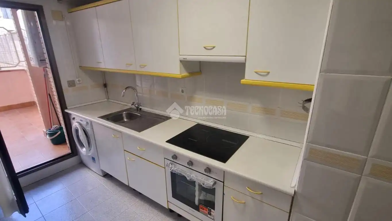 Cuina de Pis de lloguer en Zaragoza amb Aire condicionat, Calefacció i Terrassa