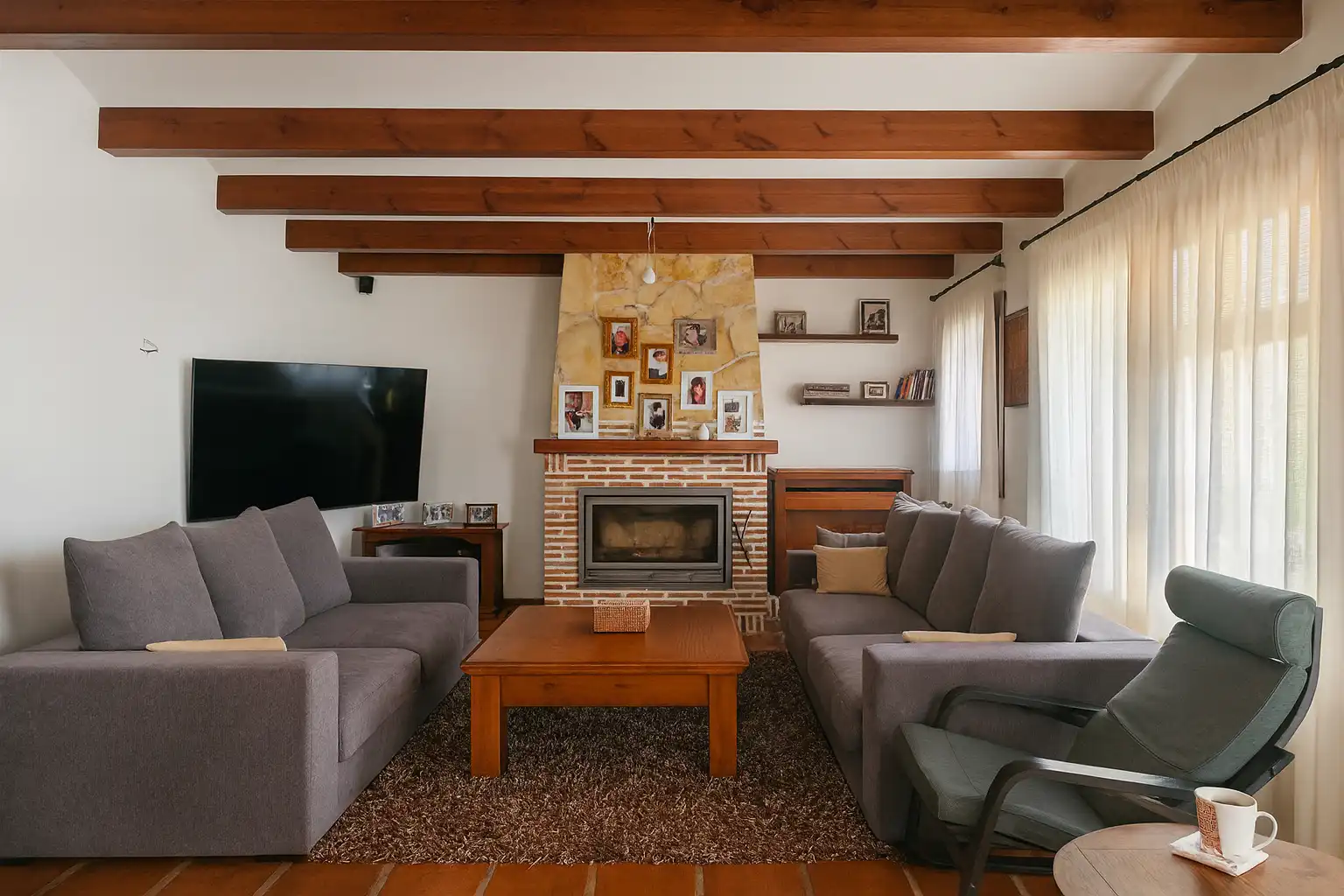 Sala de estar de Casa o chalet en venta en Istán con Aire acondicionado, Jardín privado y Piscina