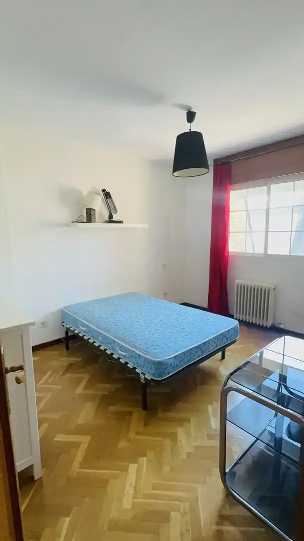 Dormitori de Casa o xalet en venda en Valladolid amb Parquet, Traster i Moblat