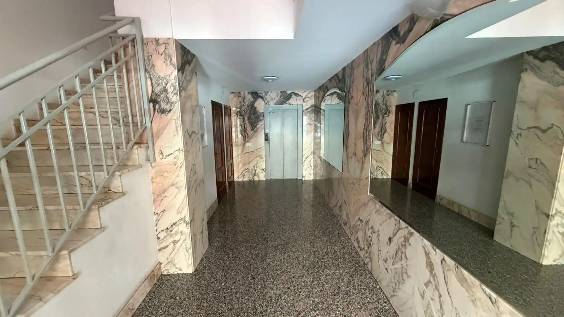 Apartamento en venta en Castellón de la Plana / Castelló de la Plana con Terraza, Trastero y Amueblado
