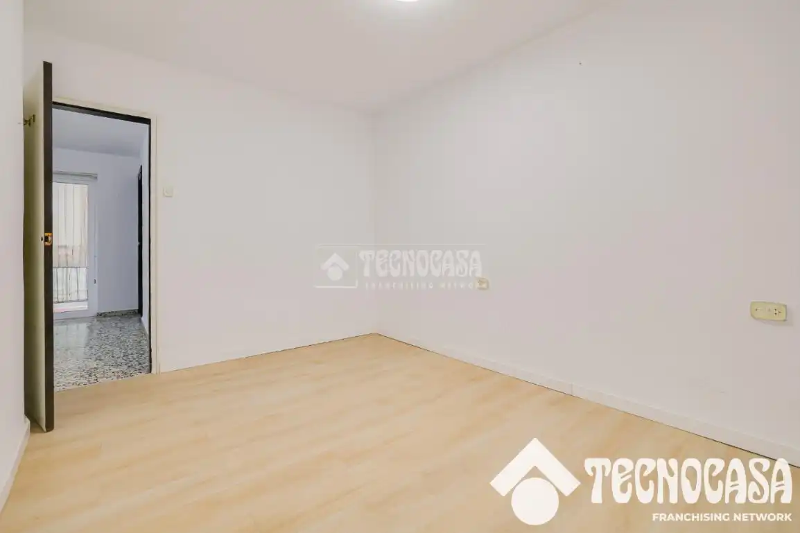 Schlafzimmer von Wohnung zum Verkauf in Mataró mit Klimaanlage, Balkon und Alarm