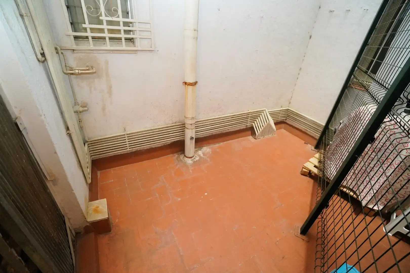 Piso en venta en Terrassa con Amueblado y Alarma