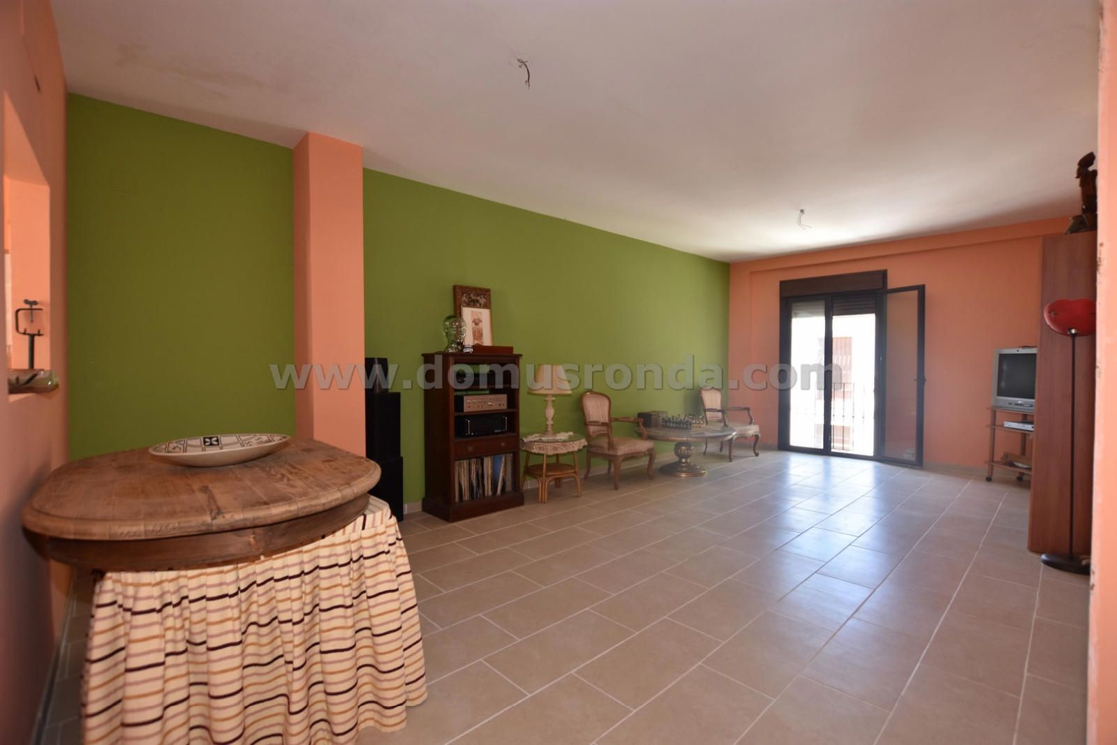 Sala d'estar de Casa o xalet en venda en Ronda amb Terrassa, Traster i Balcó