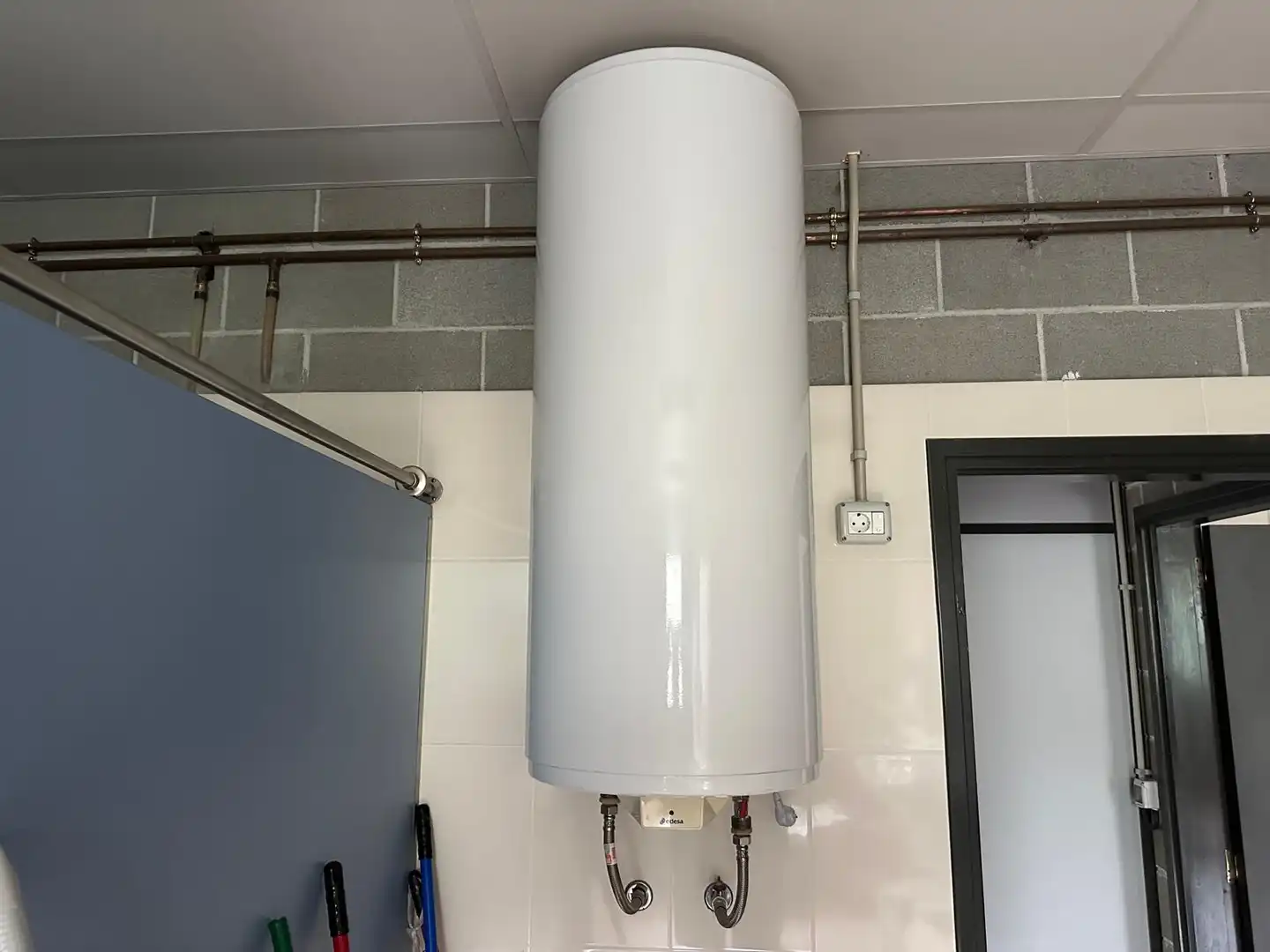 Badezimmer von Fabrikhallen zum Verkauf in Palafolls