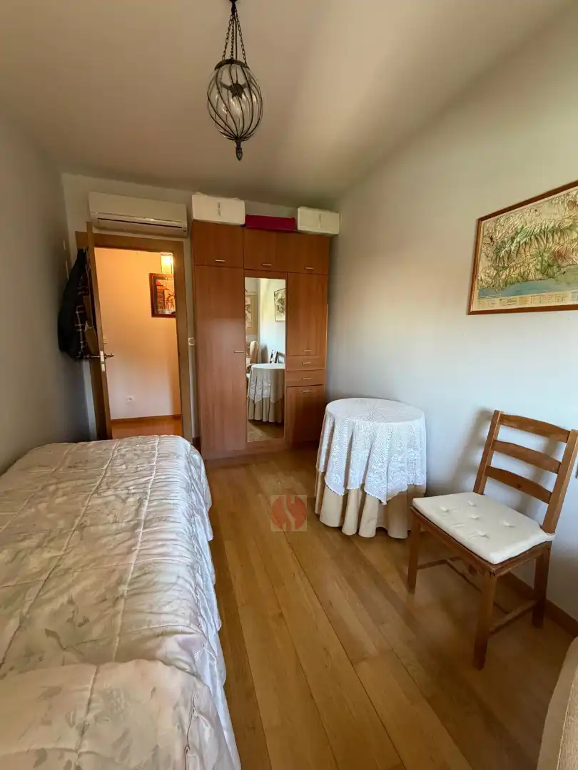 Habitación de Ático en venta en Granada con Calefacción, Parquet y Terraza