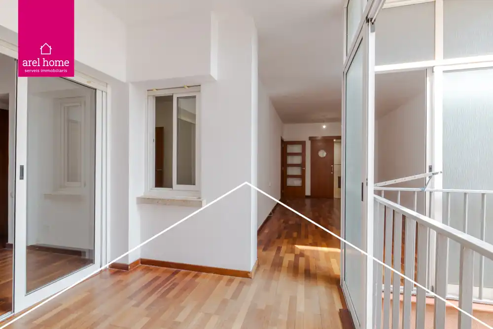 Piso en venta en Esplugues de Llobregat con Calefacción, Parquet y Balcón