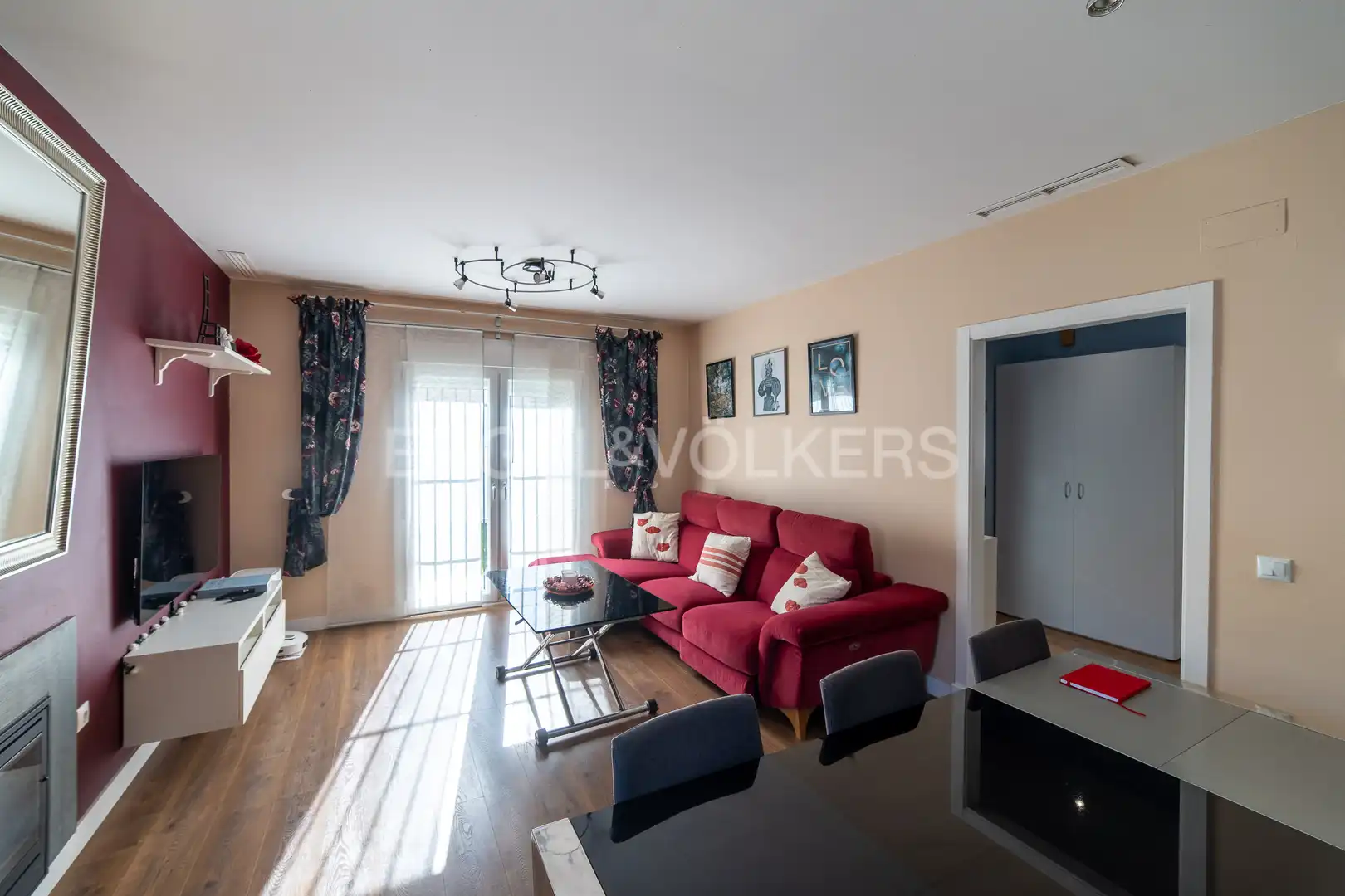 Sala d'estar de Casa o xalet en venda en San Fernando amb Calefacció, Jardí privat i Terrassa