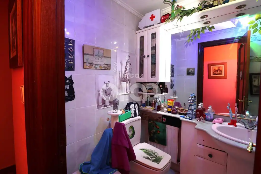 Badezimmer von Wohnung zum Verkauf in Santurtzi  mit Heizung und Möbliert
