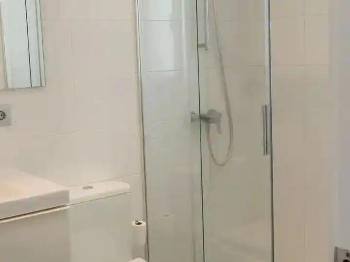 Baño de Casa adosada en venta en Marbella con Aire acondicionado, Jardín privado y Piscina
