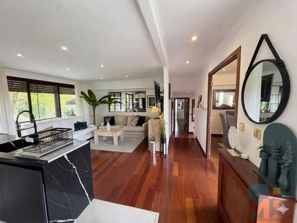 Sala de estar de Casa o chalet en venta en Hondarribia con Jardín privado, Piscina y Amueblado