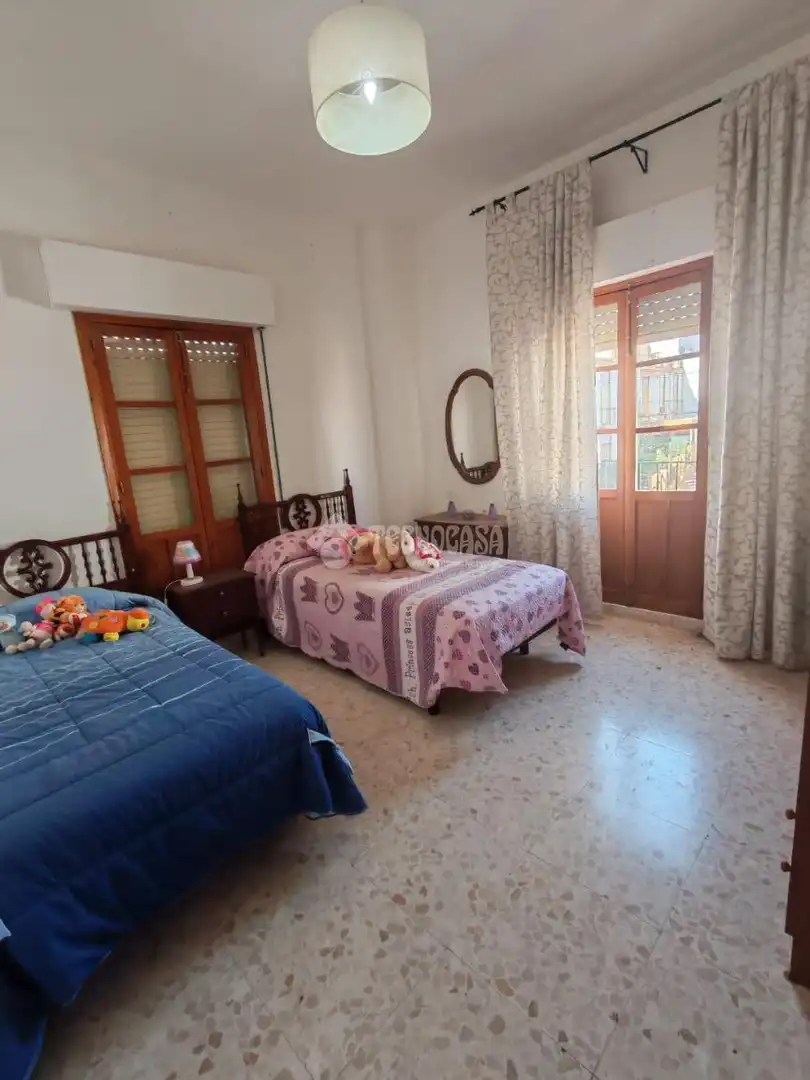 Dormitori de Casa adosada en venda en Marchena amb Aire condicionat