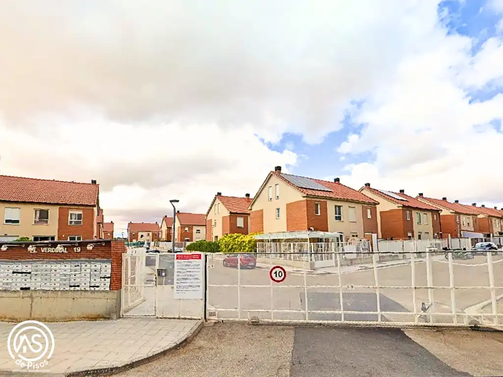 Casa aparellada amb jardí en venda a Calle Don Quijote de la Mancha 19