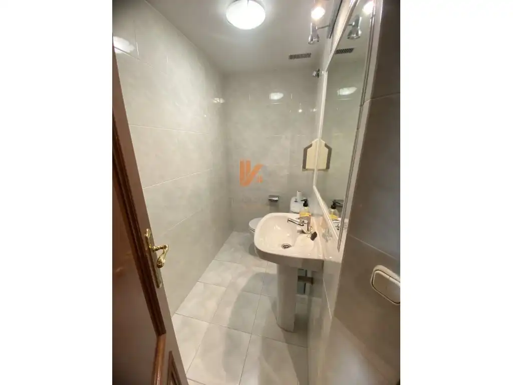 Bathroom of Office for rent in Santiago de Compostela 