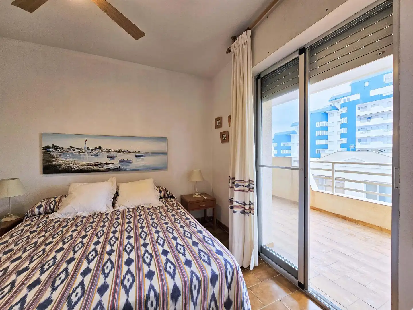Dormitori de Apartament de lloguer en La Manga del Mar Menor amb Calefacció, Terrassa i Piscina comunitària