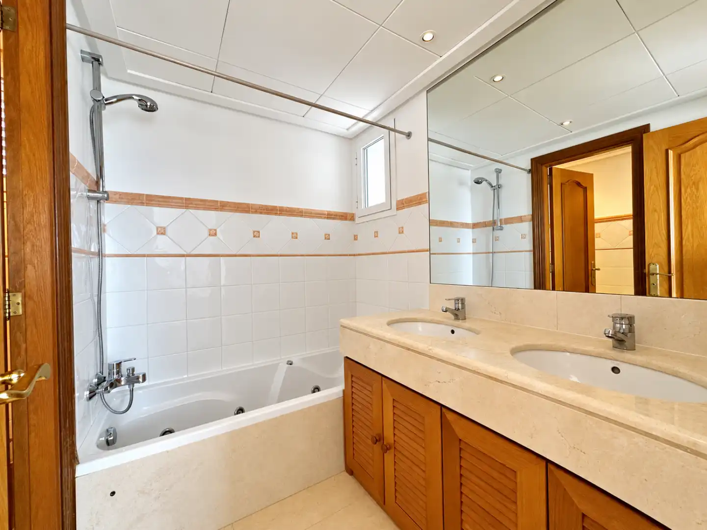 Bathroom of Houses for sale in Son Verí