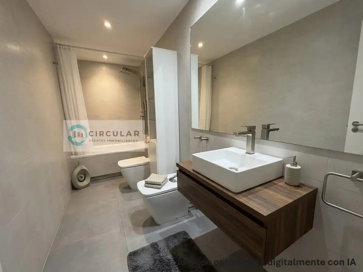 Bathroom of Flat for sale in Alcobendas  with Air Conditioner and Heating
