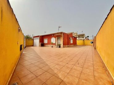 Villa mit Pool zum Verkauf in Los Balcones - Los Altos