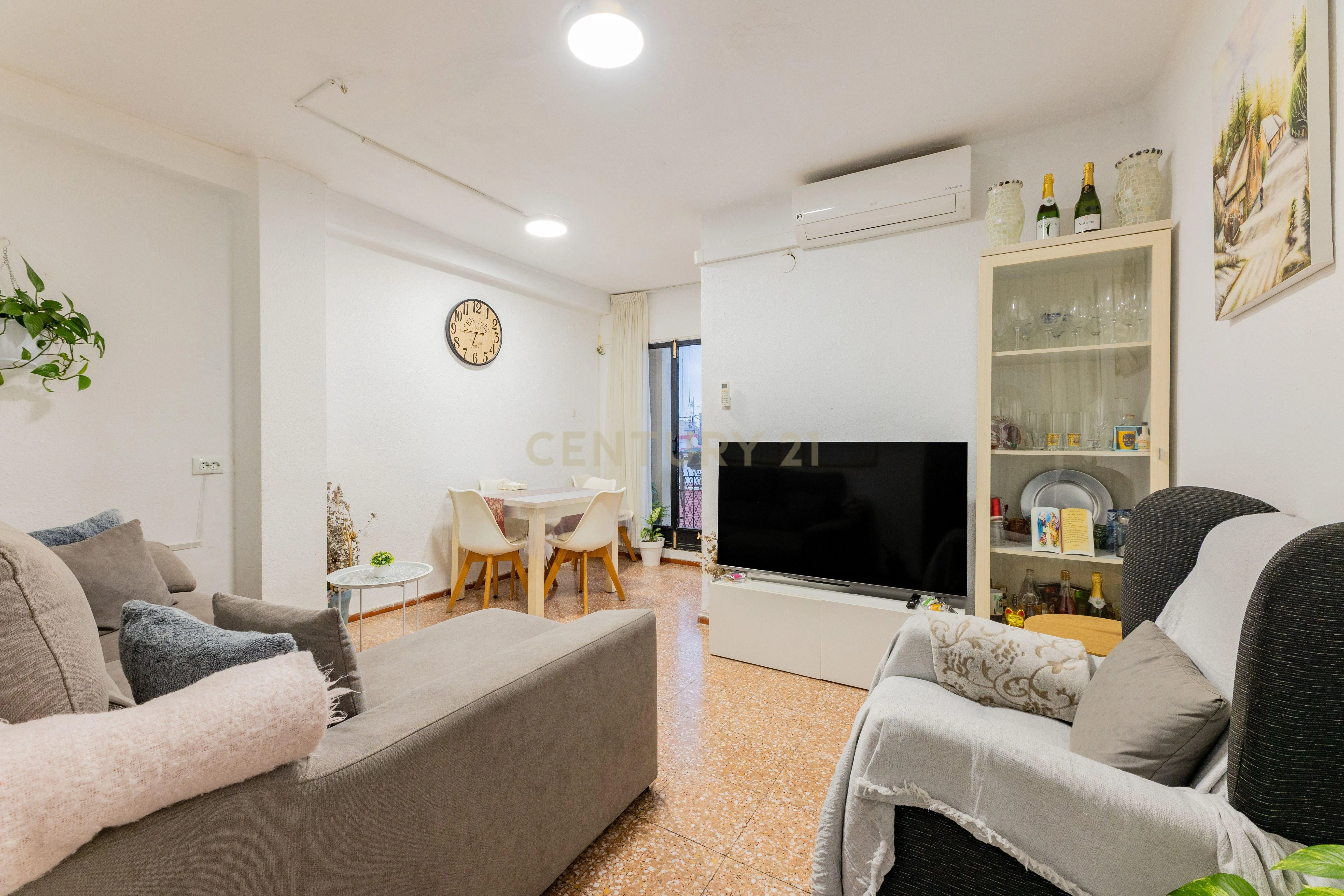 Living room of Flat for sale in  Valencia Capital  with Oven and Balcony