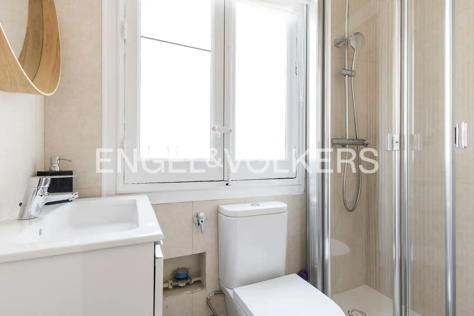 Badezimmer von Wohnung zur Miete in Madrid mit Klimaanlage, Heizung und Möbliert