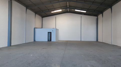 Foto 2 von Fabrikhallen zur Miete in Centro - Doña Mercedes, Dos Hermanas