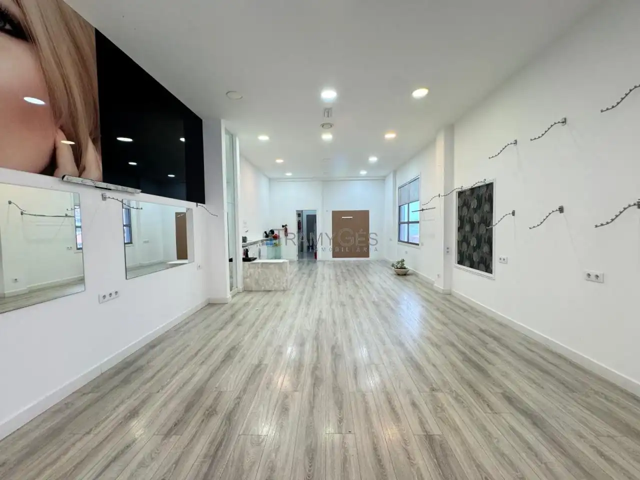Local comercial en alquiler en CAMELIAS, imagen 3