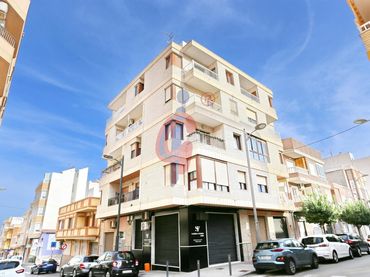 Apartamento con balcón en venta en Calle Valencia 6