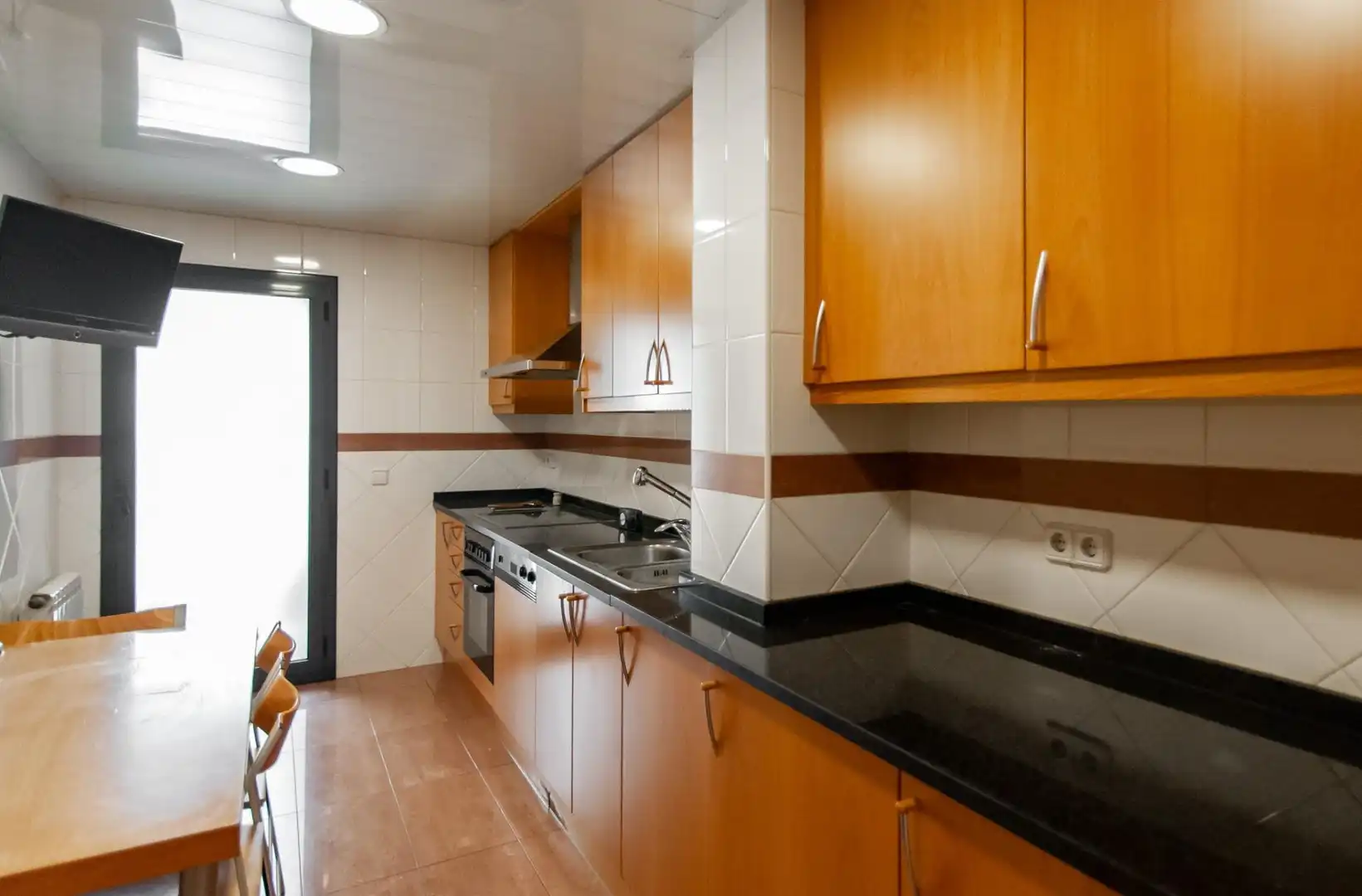 Cuina de Dúplex en venda en Vilafranca del Penedès amb Aire condicionat, Calefacció i Jardí privat