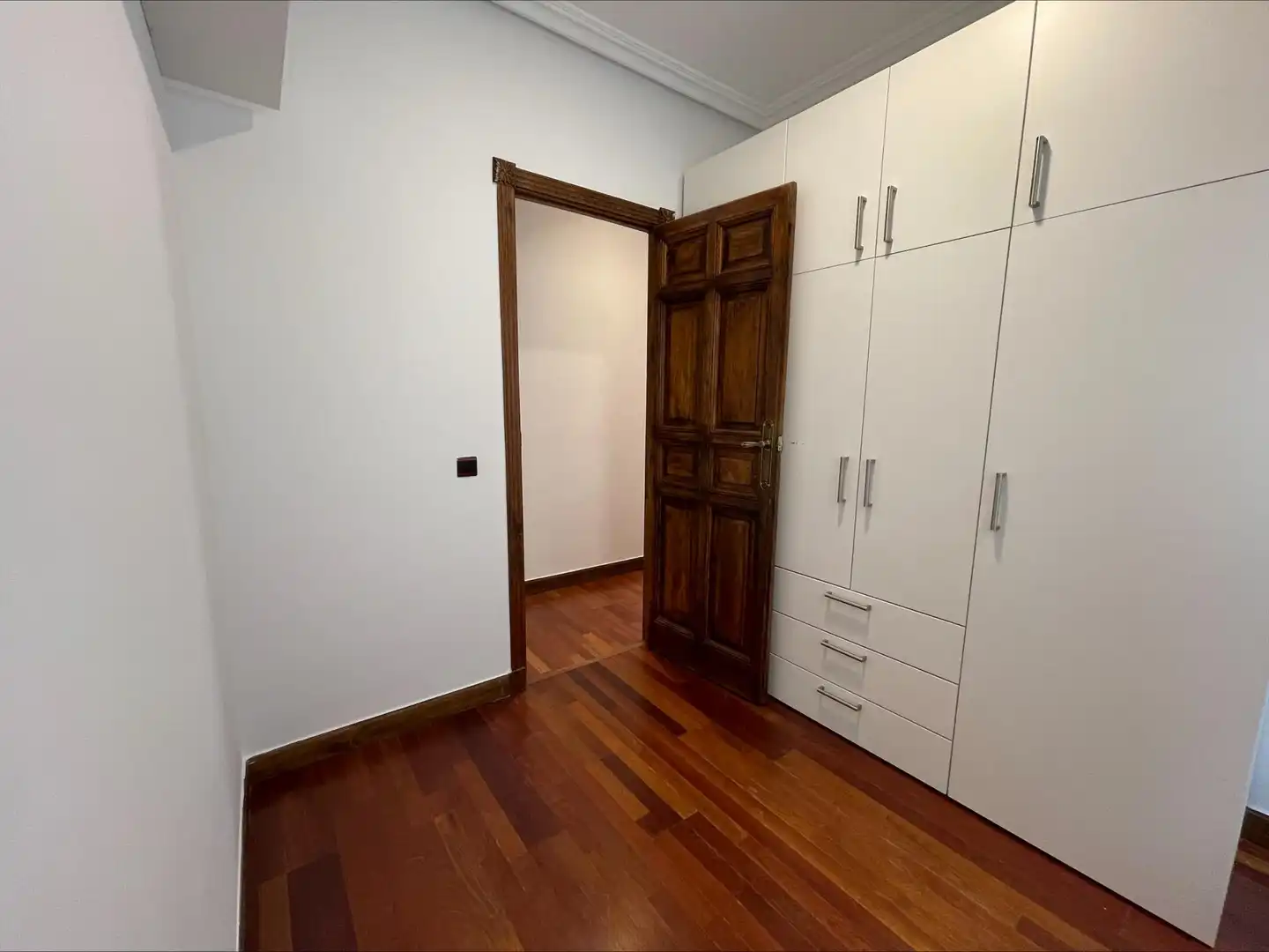 Dormitori de Pis de lloguer en Madrid amb Aire condicionat, Calefacció i Balcó