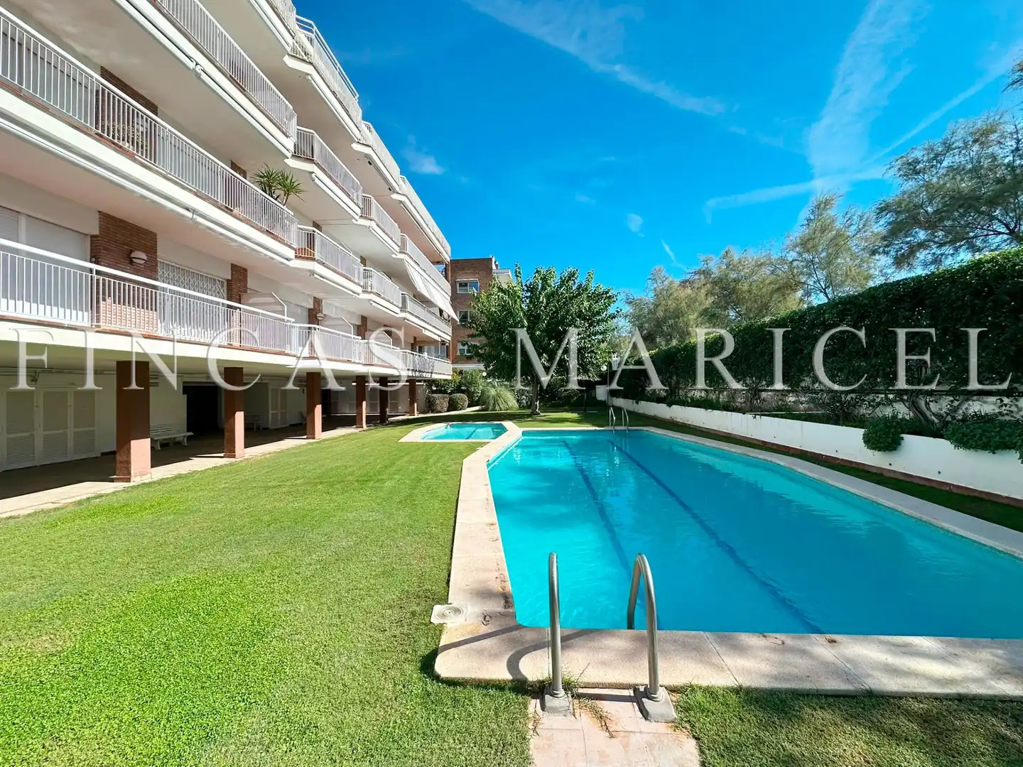 Vista exterior de Piso en venta en Can Girona - Terramar - Vinyet
