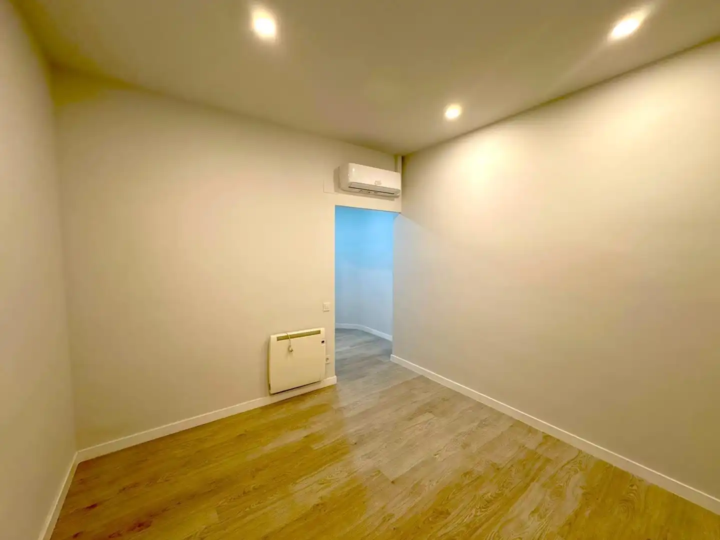 Flat for sale in Barcelona  with Air Conditioner, Heating and Parquet flooring