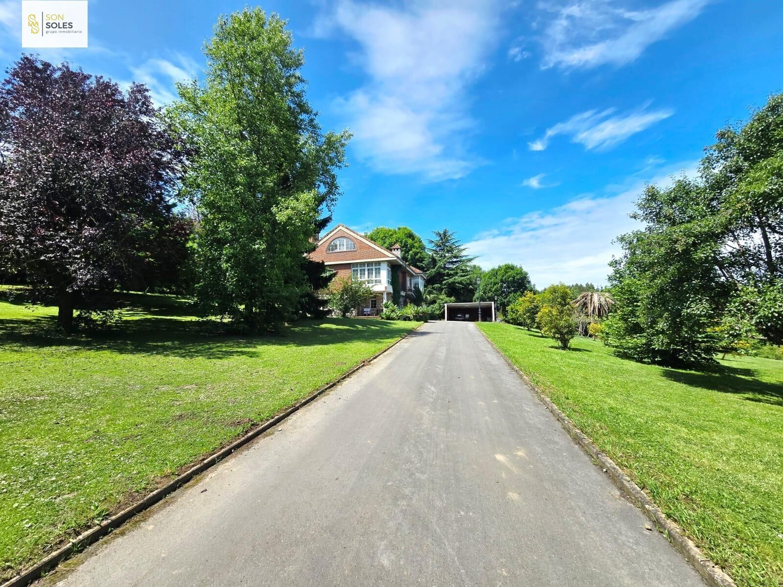 Vista exterior de Casa o xalet en venda en Medio Cudeyo amb Calefacció, Jardí privat i Traster