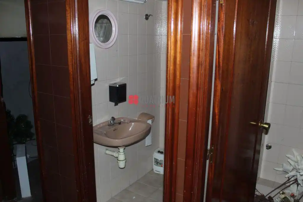 Baño de Local de alquiler en Santiago de Compostela 