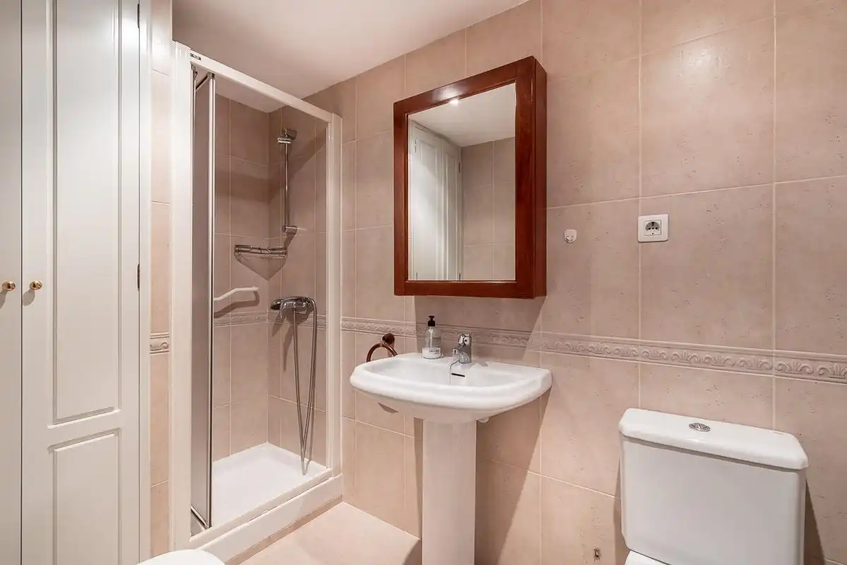 Bathroom of Flat for sale in Ronda