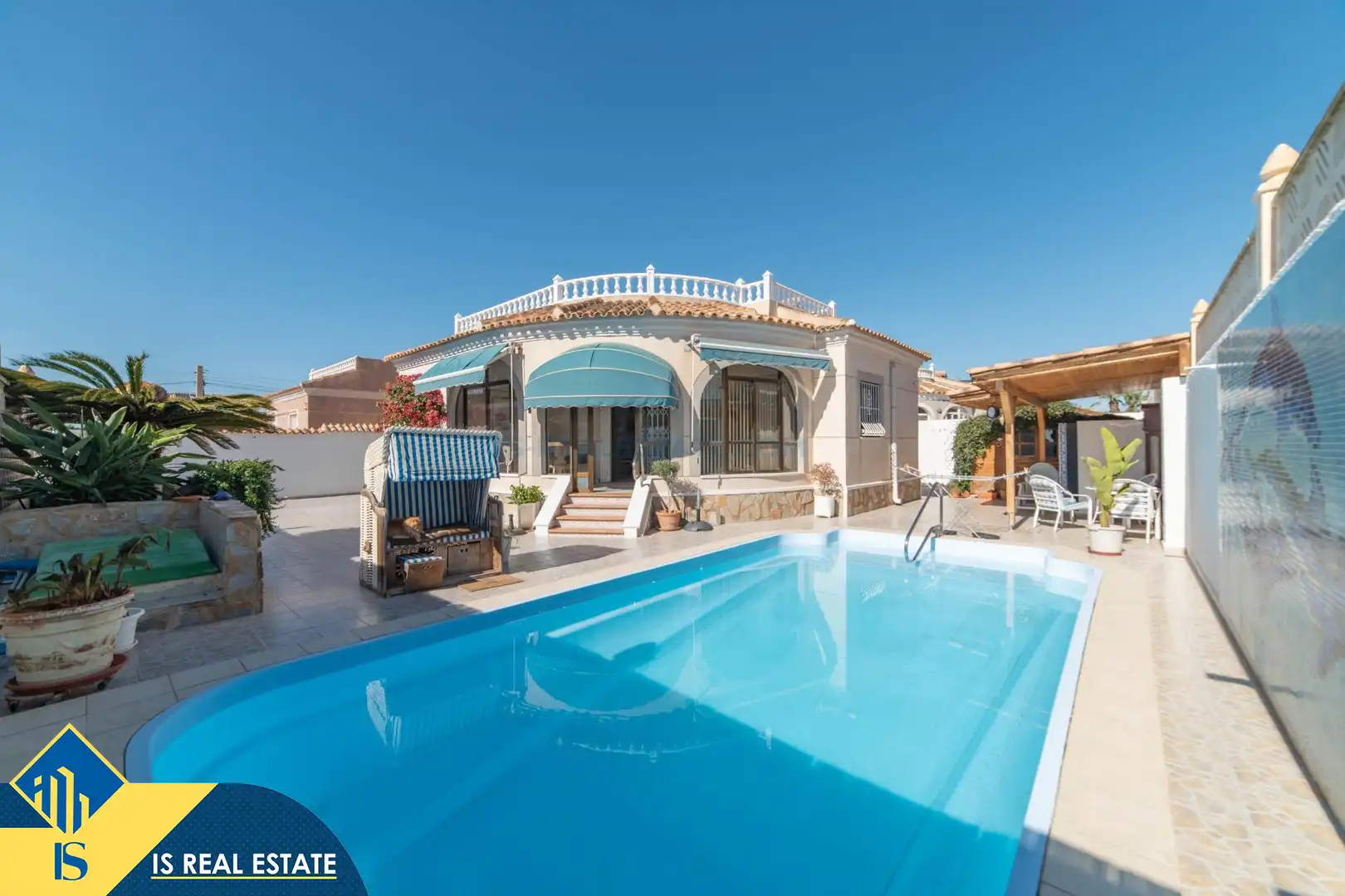 Villa con piscina in vendita a Zona Carrefour - Urbanizaciones