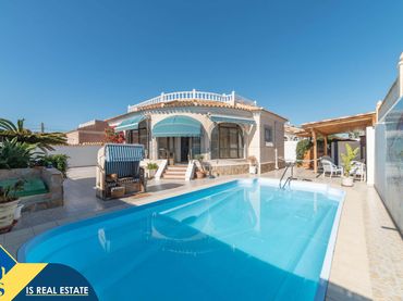 Detached house with pool for sale in Zona Carrefour - Urbanizaciones